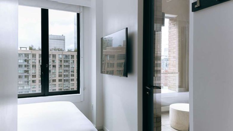 <b>Arlo Midtown Room</b>. Images powered by <a href="https://iceportal.shijigroup.com/" title="IcePortal" target="_blank">IcePortal</a>.