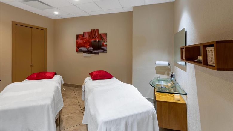 <b>Wyndham Grand Oklahoma City Downtown Health</b>. Images powered by <a href="https://iceportal.shijigroup.com/" title="IcePortal" target="_blank">IcePortal</a>.