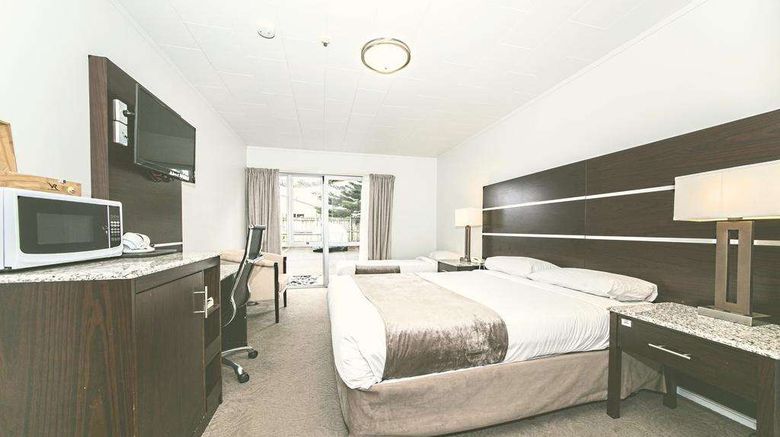 <b>Auckland Airport Lodge Room</b>. Images powered by <a href="https://iceportal.shijigroup.com/" title="IcePortal" target="_blank">IcePortal</a>.