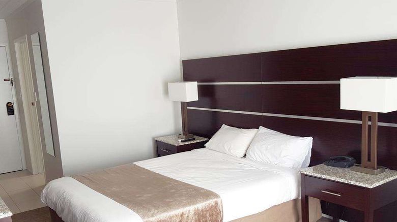 <b>Auckland Airport Lodge Room</b>. Images powered by <a href="https://iceportal.shijigroup.com/" title="IcePortal" target="_blank">IcePortal</a>.