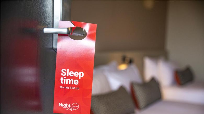 <b>Nightcap at Manhattan Hotel Room</b>. Images powered by <a href="https://iceportal.shijigroup.com/" title="IcePortal" target="_blank">IcePortal</a>.