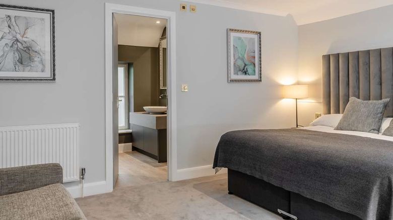 <b>Gorse Hill Suite</b>. Images powered by <a href="https://iceportal.shijigroup.com/" title="IcePortal" target="_blank">IcePortal</a>.