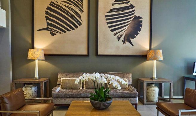 Luxe Sunset Boulevard Hotel Lobby