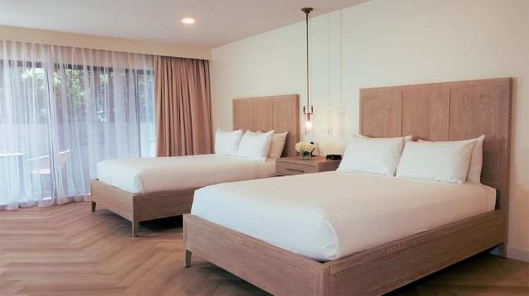 Luxe Sunset Boulevard Hotel Room