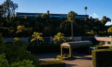 Luxe Sunset Boulevard Hotel