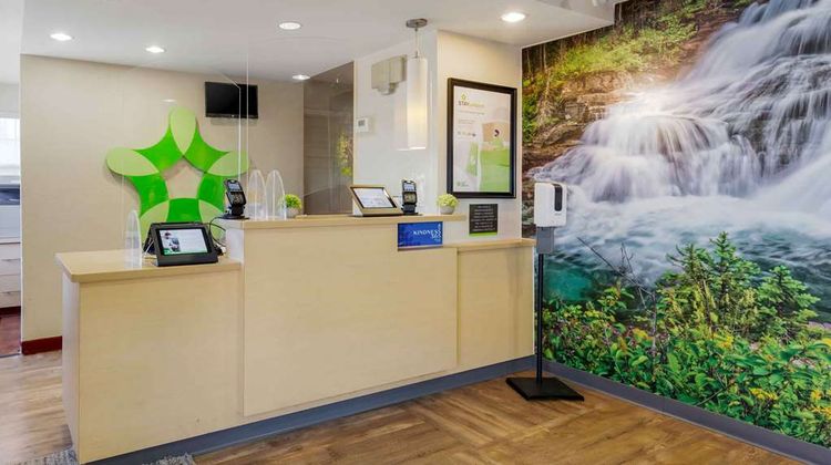 Extended Stay America Chantilly Lobby