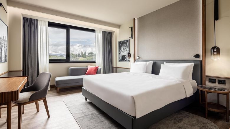 <b>Radisson Blu Hotel, Florence Suite</b>. Images powered by <a href="https://iceportal.shijigroup.com/" title="IcePortal" target="_blank">IcePortal</a>.
