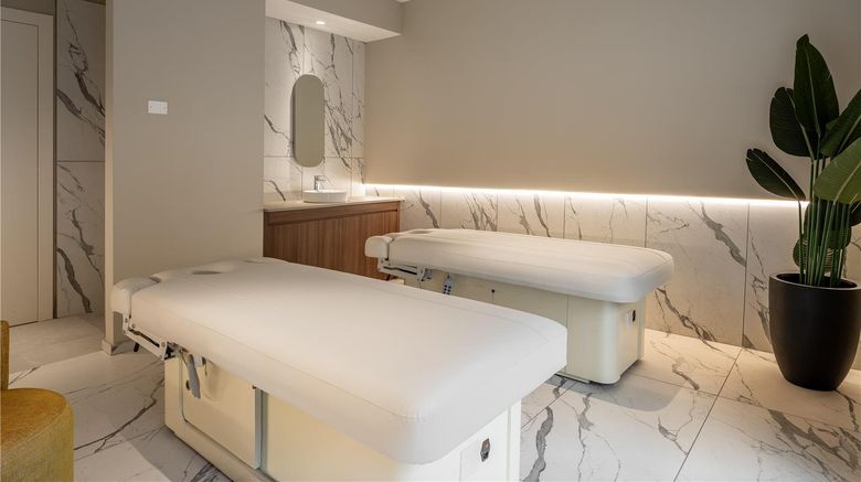 <b>Radisson Blu Hotel, Florence Spa</b>. Images powered by <a href="https://iceportal.shijigroup.com/" title="IcePortal" target="_blank">IcePortal</a>.