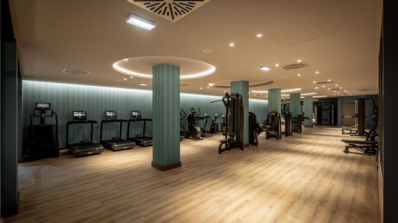 <b>Radisson Blu Hotel, Florence Health</b>. Images powered by <a href="https://iceportal.shijigroup.com/" title="IcePortal" target="_blank">IcePortal</a>.
