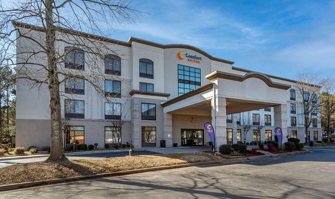 Comfort Suites Alpharetta Exterior