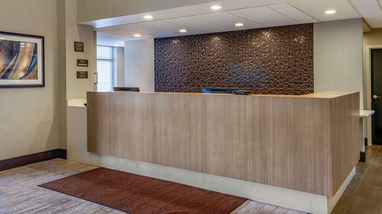 <b>Comfort Suites Alpharetta Lobby</b>. Images powered by <a href="https://iceportal.shijigroup.com/" title="IcePortal" target="_blank">IcePortal</a>.