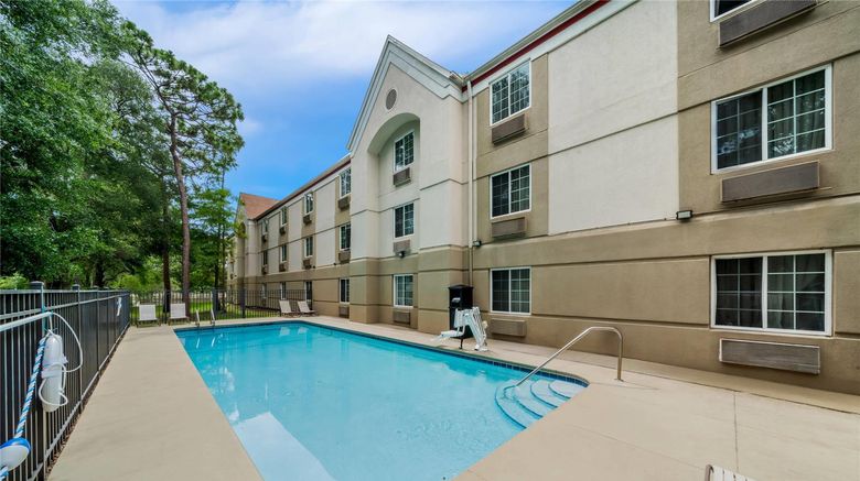 <b>MainStay Stes Orlando Altamonte Springs Pool</b>. Images powered by <a href="https://iceportal.shijigroup.com/" title="IcePortal" target="_blank">IcePortal</a>.