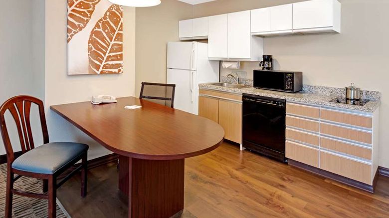 <b>MainStay Suites Chicago Schaumburg Suite</b>. Images powered by <a href="https://iceportal.shijigroup.com/" title="IcePortal" target="_blank">IcePortal</a>.