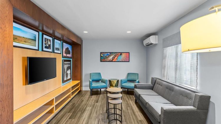 MainStay Suites Chicago Schaumburg Lobby
