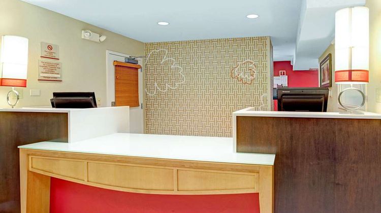 MainStay Suites Northbrook Wheeling Lobby