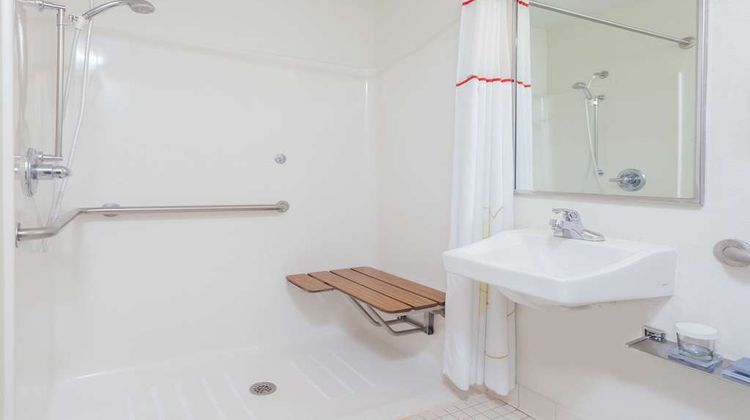 MainStay Suites Northbrook Wheeling Suite