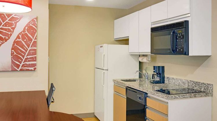 MainStay Suites Northbrook Wheeling Suite