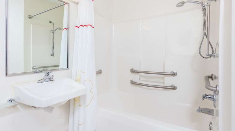 MainStay Suites Northbrook Wheeling Suite