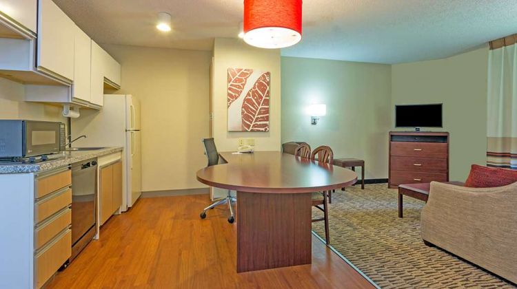 MainStay Suites Northbrook Wheeling Suite
