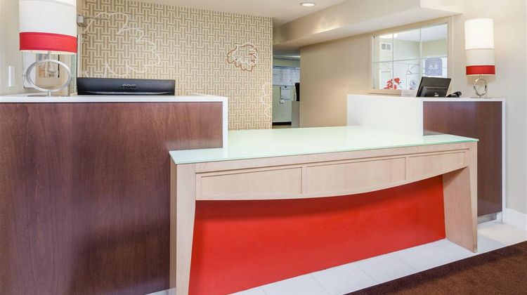 MainStay Suites Detroit Auburn Hills Lobby