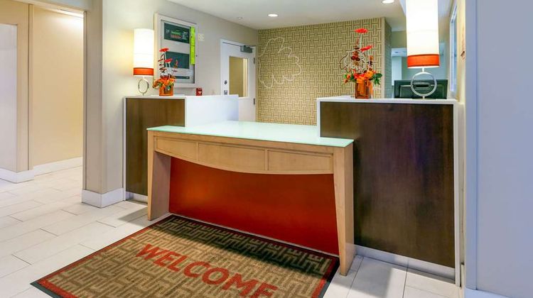 MainStay Suites Detroit Farmington Hills Lobby