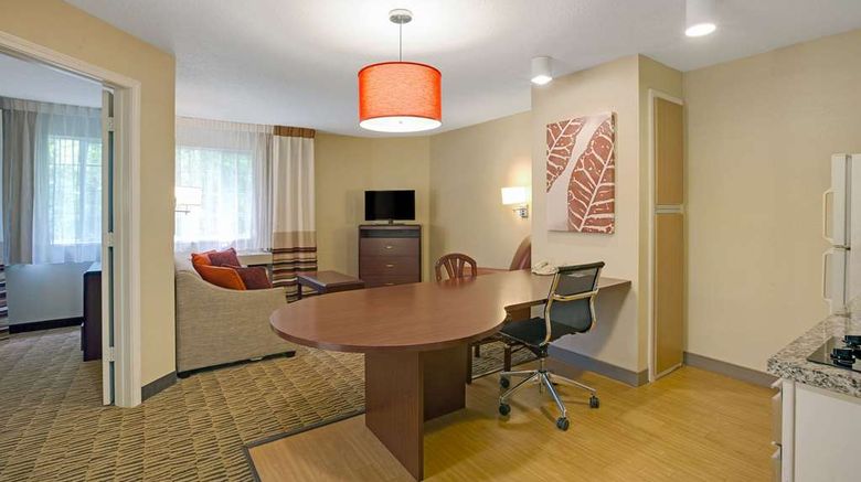 <b>MainStay Suites Detroit Farmington Hills Suite</b>. Images powered by <a href="https://iceportal.shijigroup.com/" title="IcePortal" target="_blank">IcePortal</a>.