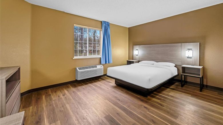 <b>Suburban Studios Charlotte Exec Park Room</b>. Images powered by <a href="https://iceportal.shijigroup.com/" title="IcePortal" target="_blank">IcePortal</a>.