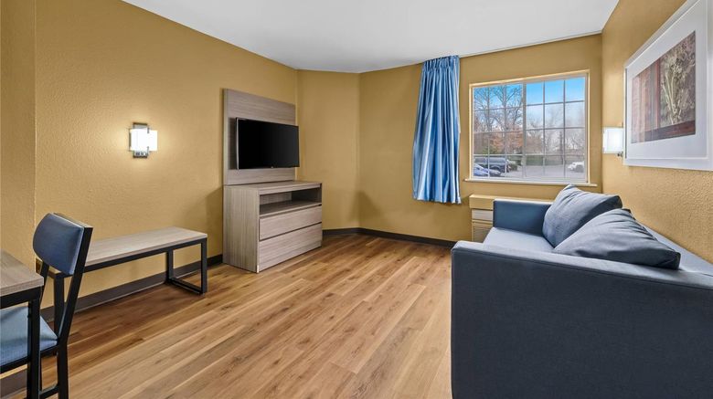 <b>Suburban Studios Charlotte Exec Park Suite</b>. Images powered by <a href="https://iceportal.shijigroup.com/" title="IcePortal" target="_blank">IcePortal</a>.