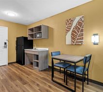 Suburban Studios Charlotte Exec Park Room