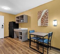 Suburban Studios Charlotte Exec Park Room