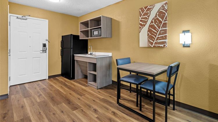 Suburban Studios Charlotte Exec Park Room