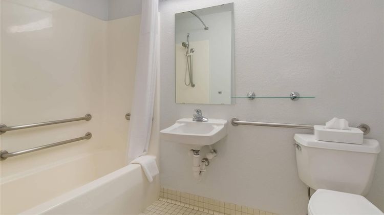 MainStay Suites Omaha Old Mill Room