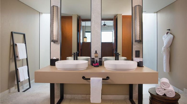 <b>Alila Hinu Bay Room</b>. Images powered by <a href="https://iceportal.shijigroup.com/" title="IcePortal" target="_blank">IcePortal</a>.