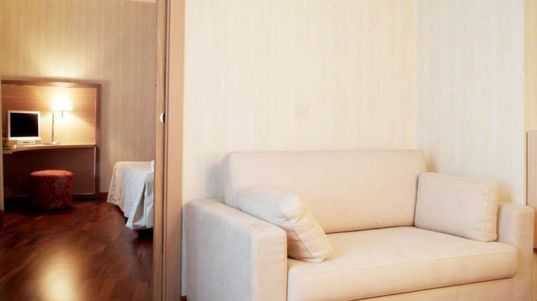 <b>Poli Hotel Room</b>. Images powered by <a href="https://iceportal.shijigroup.com/" title="IcePortal" target="_blank">IcePortal</a>.