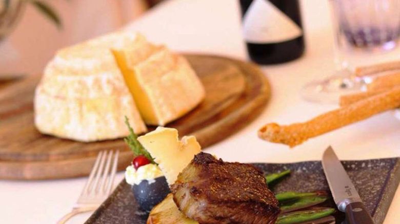 <b>Poli Hotel Restaurant</b>. Images powered by <a href="https://iceportal.shijigroup.com/" title="IcePortal" target="_blank">IcePortal</a>.