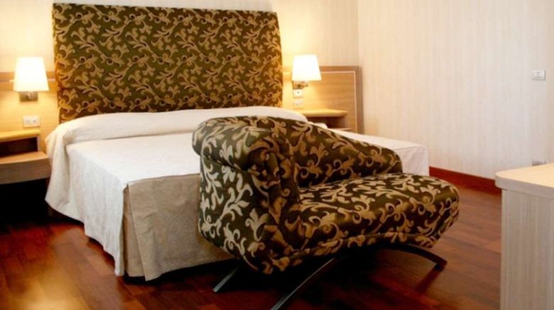 <b>Poli Hotel Suite</b>. Images powered by <a href="https://iceportal.shijigroup.com/" title="IcePortal" target="_blank">IcePortal</a>.