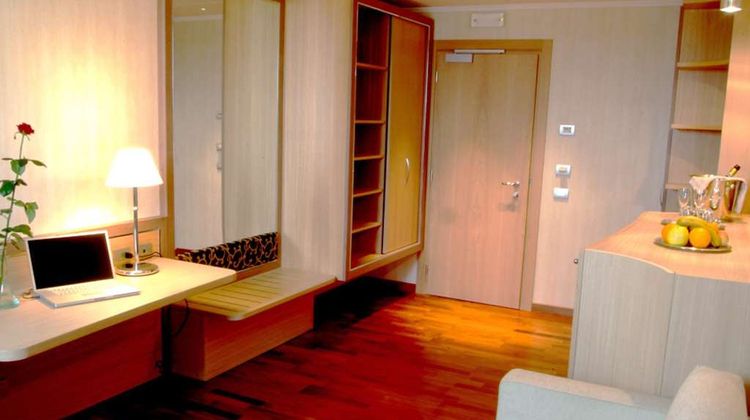 Poli Hotel Suite