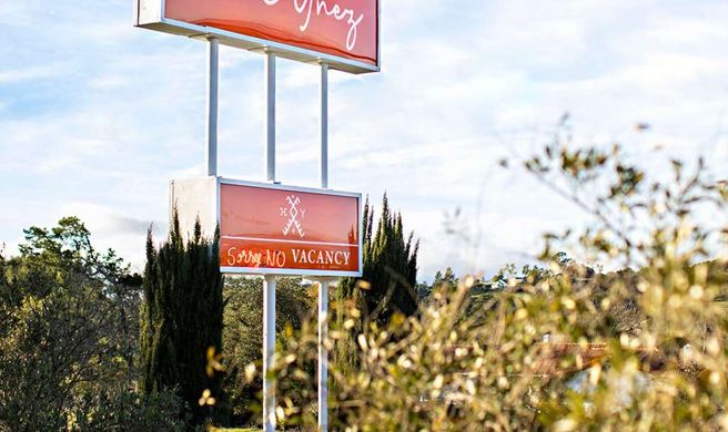 Hotel Ynez Exterior