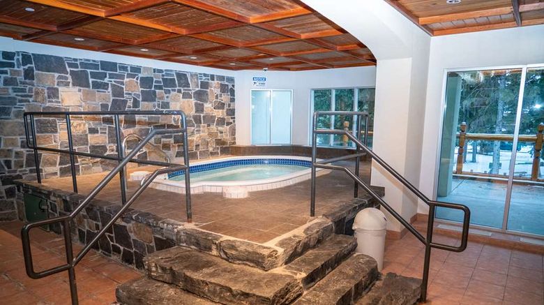 <b>Rundlestone Lodge Suite</b>. Images powered by <a href="https://iceportal.shijigroup.com/" title="IcePortal" target="_blank">IcePortal</a>.