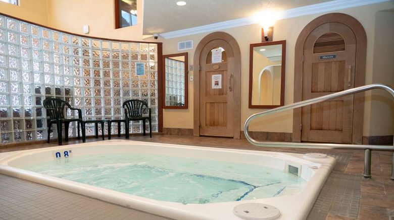 <b>Irwin's Mountain Inn Pool</b>. Images powered by <a href="https://iceportal.shijigroup.com/" title="IcePortal" target="_blank">IcePortal</a>.