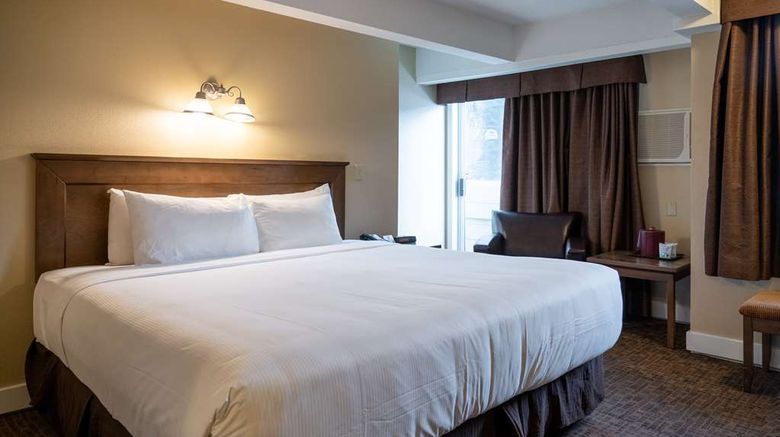 <b>Irwin's Mountain Inn Room</b>. Images powered by <a href="https://iceportal.shijigroup.com/" title="IcePortal" target="_blank">IcePortal</a>.