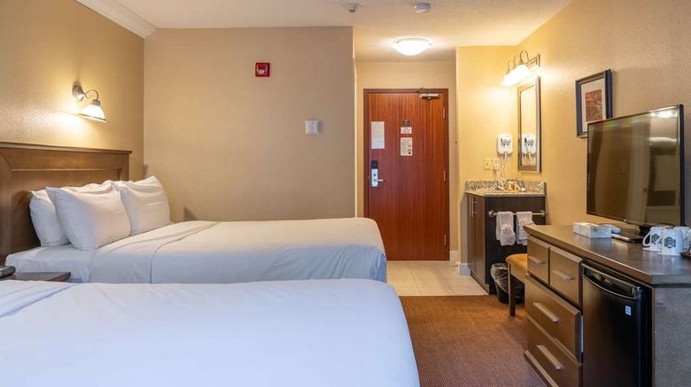 <b>Irwin's Mountain Inn Room</b>. Images powered by <a href="https://iceportal.shijigroup.com/" title="IcePortal" target="_blank">IcePortal</a>.