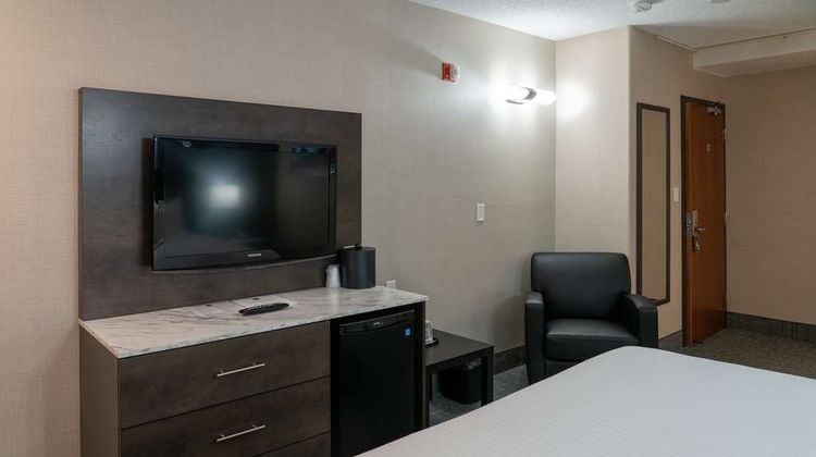 Red Carpet Inn Room