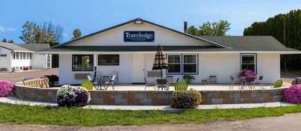Travelodge-Wyndham Spirit Lake Okoboji Exterior