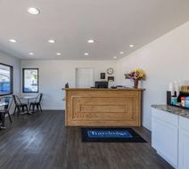 Travelodge-Wyndham Spirit Lake Okoboji Lobby