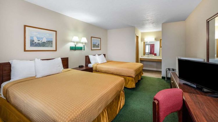 Travelodge-Wyndham Spirit Lake Okoboji Room