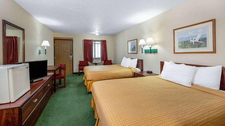 Travelodge-Wyndham Spirit Lake Okoboji Room