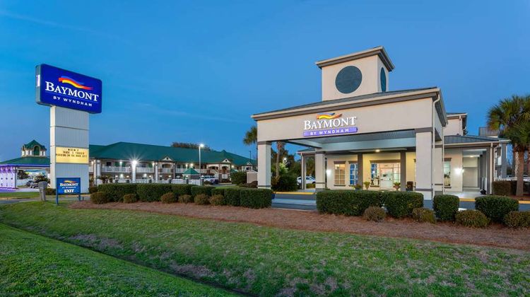 Baymont by Wyndham Marianna Exterior