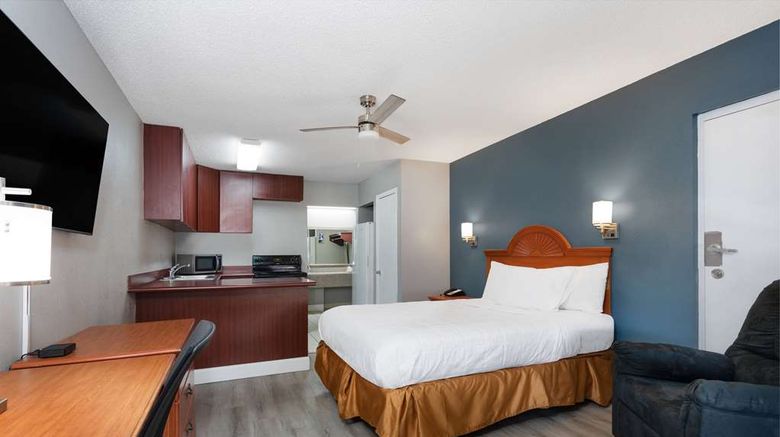 <b>Baymont by Wyndham Marianna Room</b>. Images powered by <a href="https://iceportal.shijigroup.com/" title="IcePortal" target="_blank">IcePortal</a>.