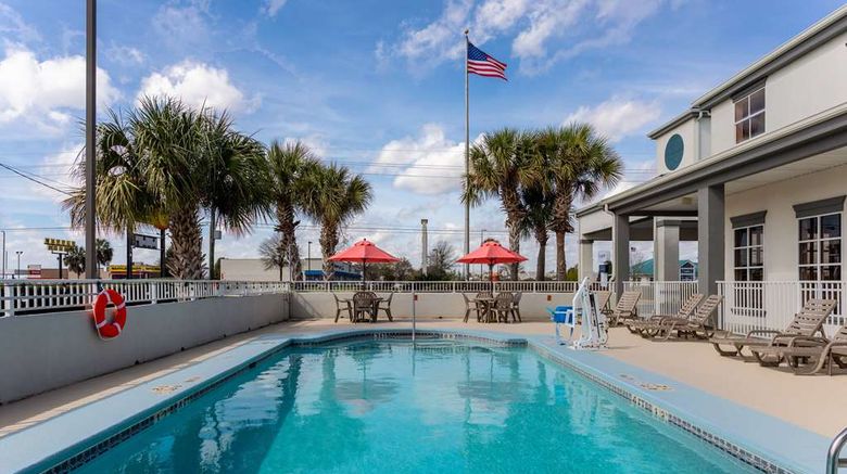 <b>Baymont by Wyndham Marianna Pool</b>. Images powered by <a href="https://iceportal.shijigroup.com/" title="IcePortal" target="_blank">IcePortal</a>.